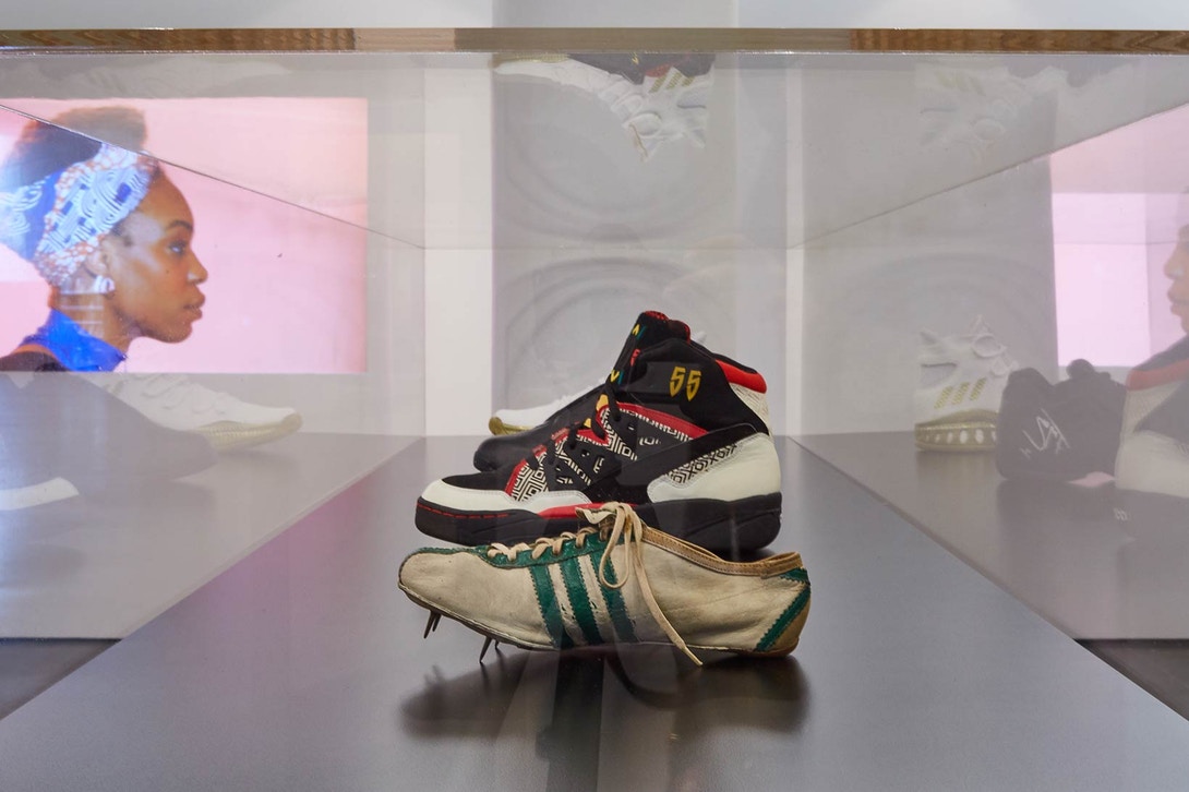 Lima suspicaz Chaleco Los sneakers llegan de nuevo a un museo gracias a adidas