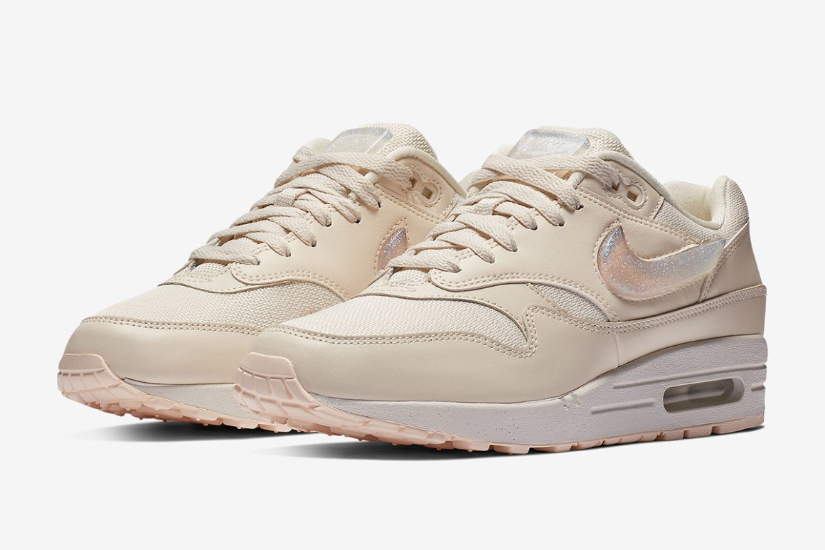 nike swoosh air max