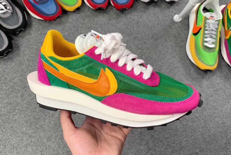 nike waffle sacai beige