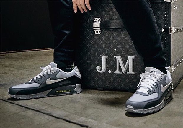 La peculiar forma de John Mayer de lanzar su propio par de sneakers Desempacados