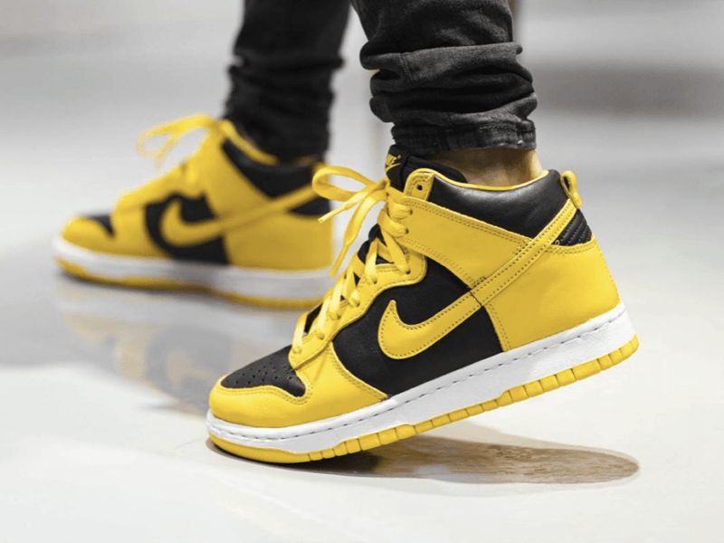 maize dunks on feet