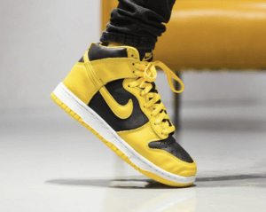 maize dunks on feet