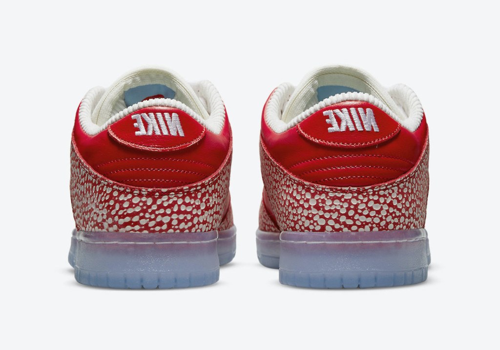 dunk low sting water