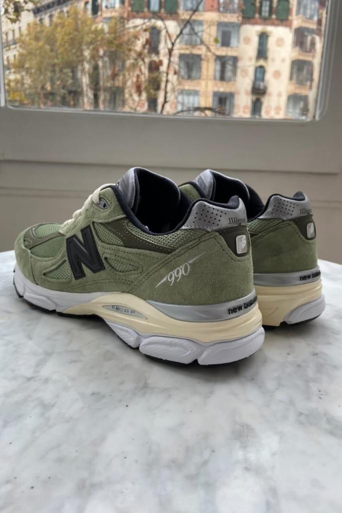990 v3 green